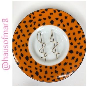 Swirled. ✨ Gold swirl earrings